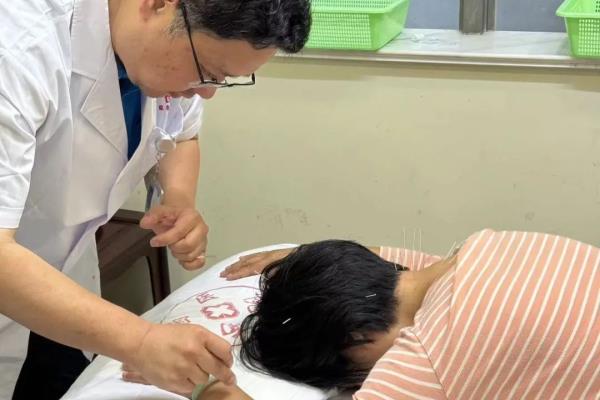 陆云峰医生磨骨通筋诊所在哪.