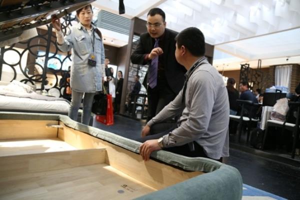 伊丽伯特的床和床垫怎么样.