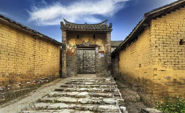 农村围墙大门开在什么位置最好(2)