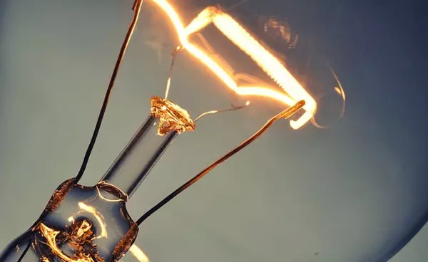 钨丝灯泡和led灯泡哪个对眼睛好(1)
