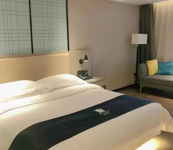 酒店床上为何会放块布 床旗、床尾巾(4)