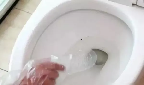厕所堵住了水下不去往上满怎么办(6)