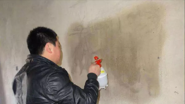 返潮发霉墙壁最好的解决方法(4)