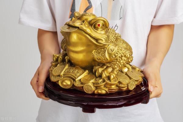 招财金蟾放在家里什么位置好.