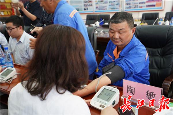 桥面防水做完多长时间摊铺沥青.