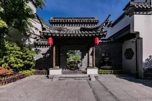 门对窗人遭殃,窗对门出贵人是什么意思(2)