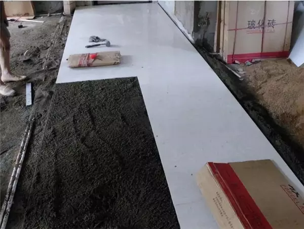 墙面贴瓷砖用水泥还是瓷砖胶(5)