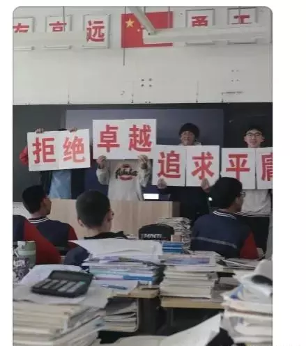 字幅是不是不能挂背后?(24)