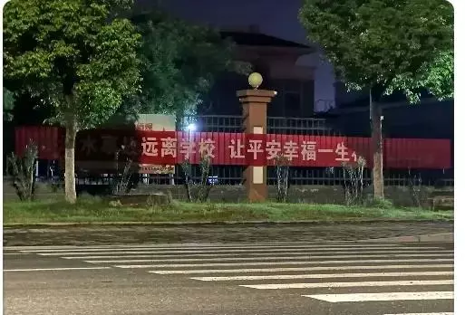 字幅是不是不能挂背后?(4)