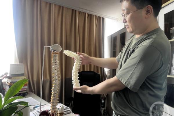 弯脚杆背时娃儿是什么意思.