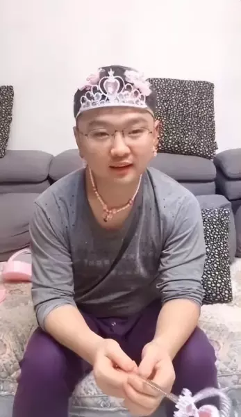 门前大桥下我爸是傻瓜这么晚还不回家是不是欠揍啦(26)