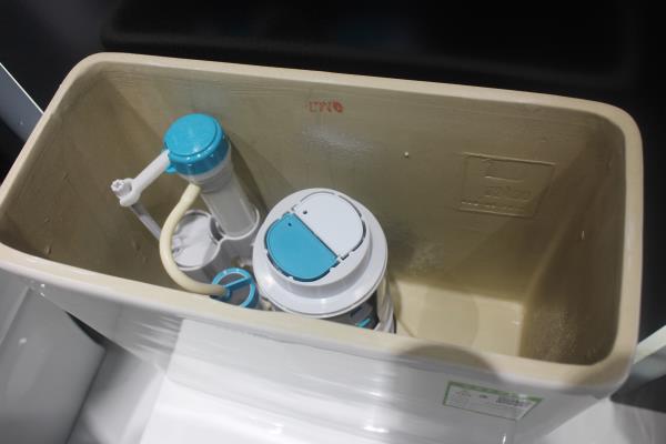 马桶水箱水位调节器浮球如何调整正确.