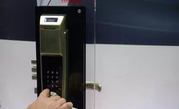 指纹锁安全吗指纹锁和普通锁哪个好(11)
