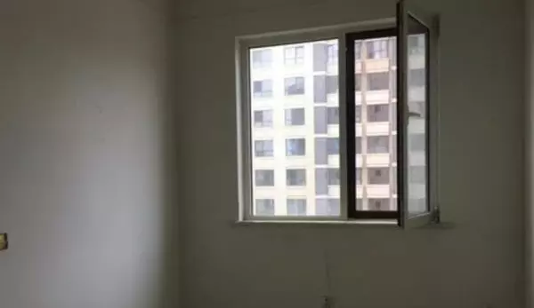 刚装修好的房子墙面就出现了裂缝正常吗(1)