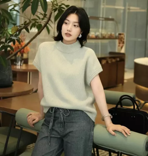 豆绿色外套搭配什么颜色内搭好看(20)