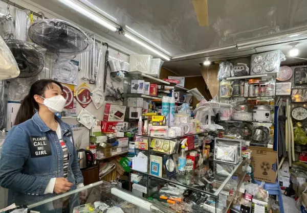 离我最近的五金店在哪个位置?请说话吗?(23)