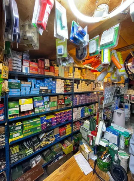 离我最近的五金店在哪个位置?请说话吗?(4)