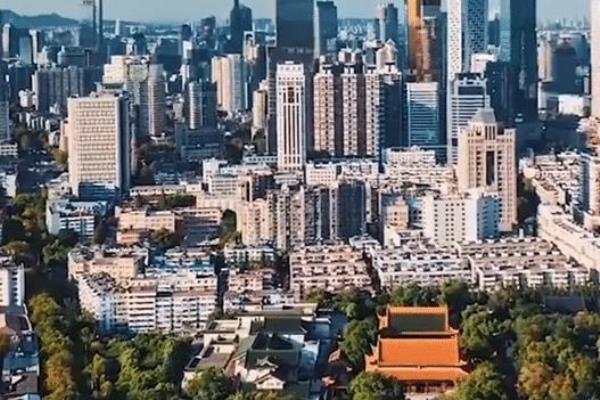 高铁站附近的房子升值空间大吗.
