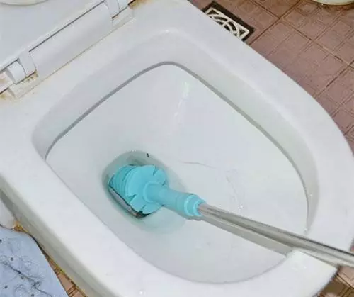 疏通马桶堵塞最有效的方法(6)