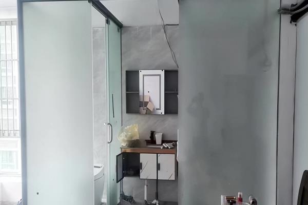 卫生间隔断板用什么材料比较好.