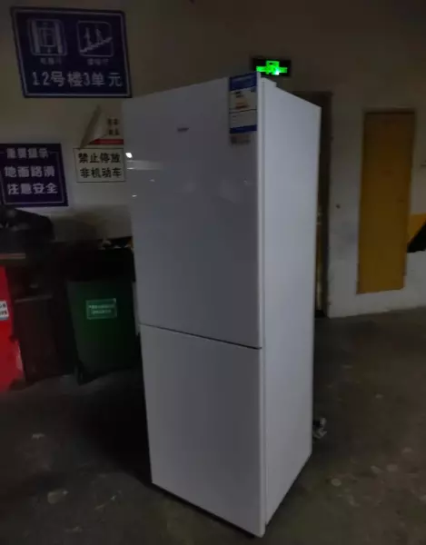 海尔冰箱说明书里有个塑料小配件放哪里(7)