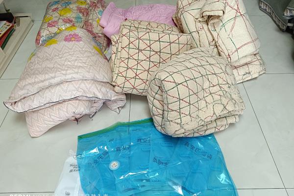 真空收纳袋放衣服放在床下好吗.