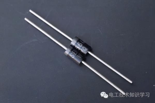 三极管开关电路下拉电阻并联电容的作用.