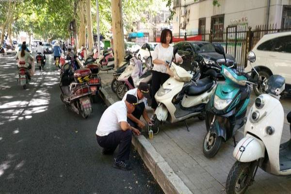 优狐电动车大支架锁怎么解锁.