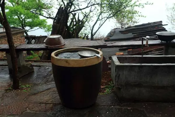 玻璃摆件里面的透明液体是什么油,有毒吗(1)