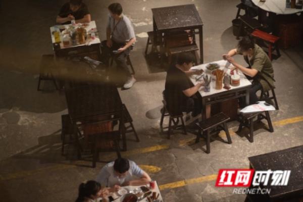 月宫殿休闲会所是不是暂停营业了.