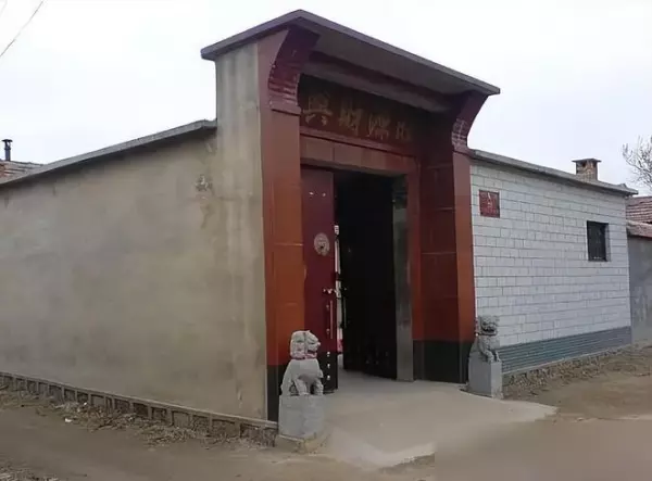 门对门邻居家的大门比我家的门高怎么化解(6)