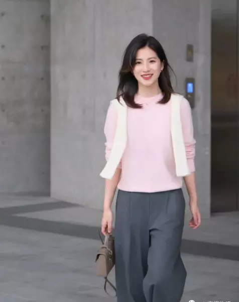 粉色配饰搭什么颜色衣服好看(11)