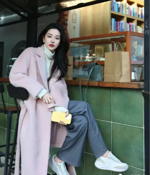 粉色配饰搭什么颜色衣服好看(15)
