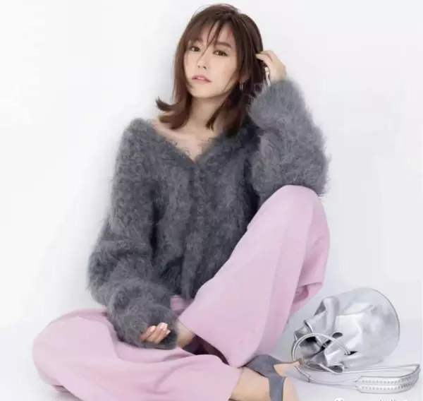 粉色配饰搭什么颜色衣服好看(17)