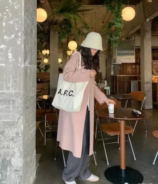 粉色配饰搭什么颜色衣服好看(24)