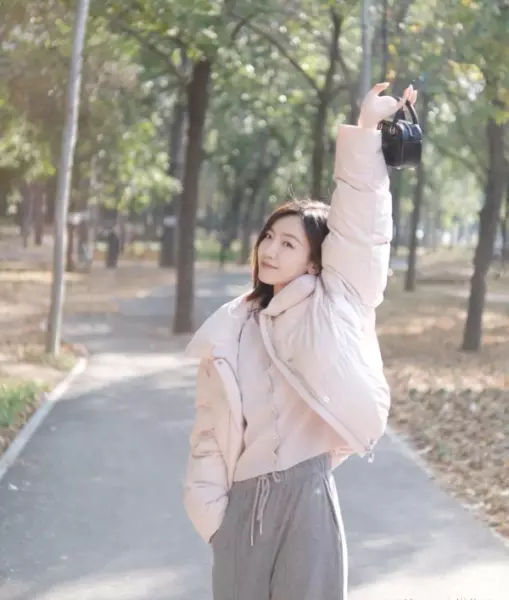 粉色配饰搭什么颜色衣服好看(25)
