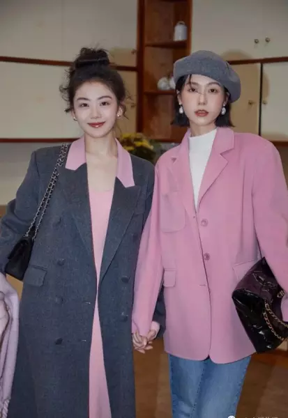粉色配饰搭什么颜色衣服好看(7)