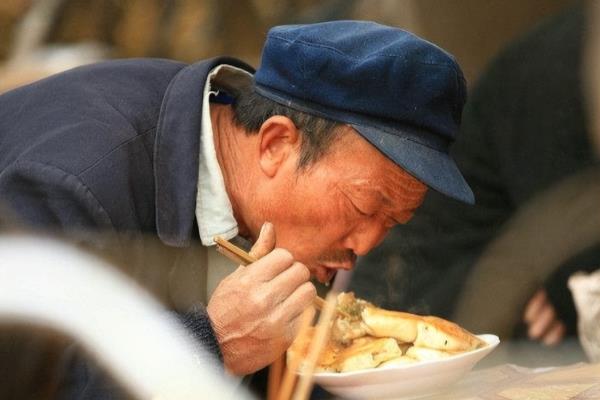 北屋睡觉头朝哪个方向最好.