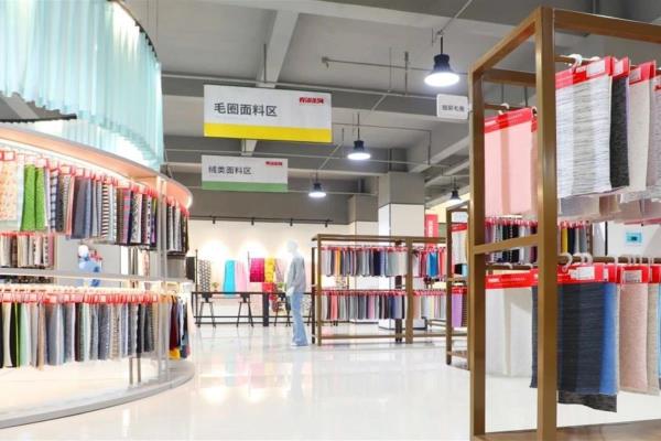 卓尔发展集团(武汉)有限公司.