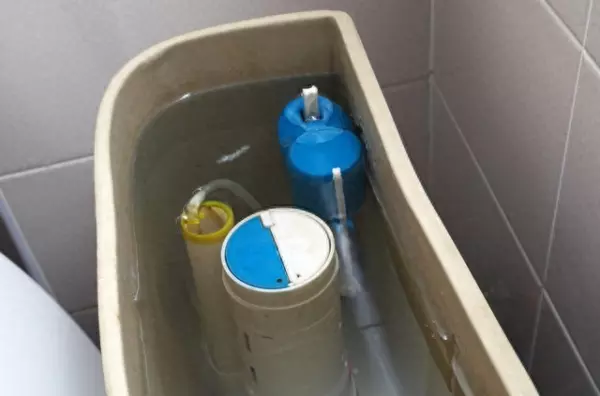 樱花卫浴马桶进水阀如何卸下来(1)