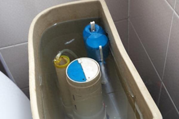 樱花卫浴马桶进水阀如何卸下来.