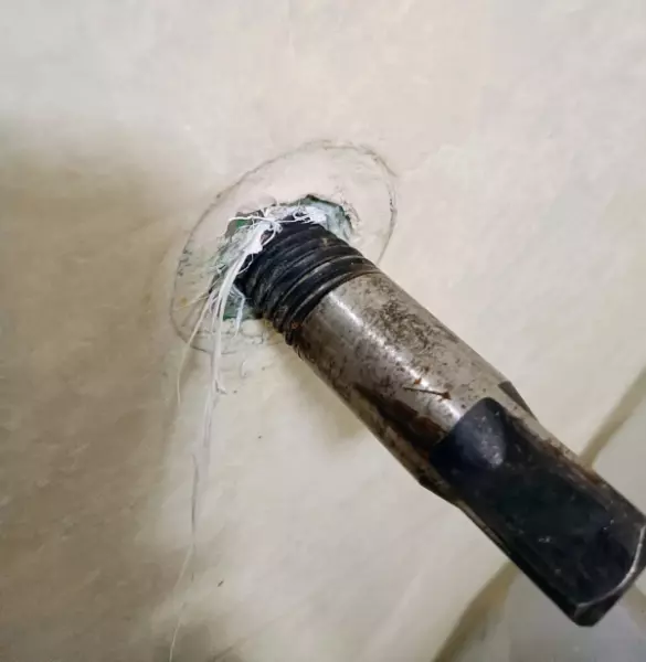 塑料水龙头断了里面的部分怎么弄出来(2)