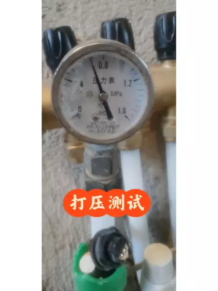 装修师傅再拆瓷砖时不小心把地暖弄坏了怎么办(6)