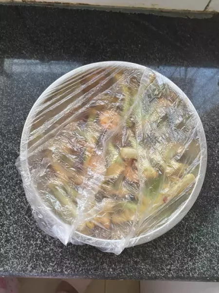 防油贴纸撕下来墙上会留胶吗(13)