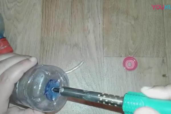 鱼缸自制循环流水制作方法.