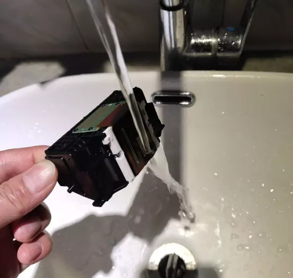 打印机墨盒怎样拆下来清洗干净(26)