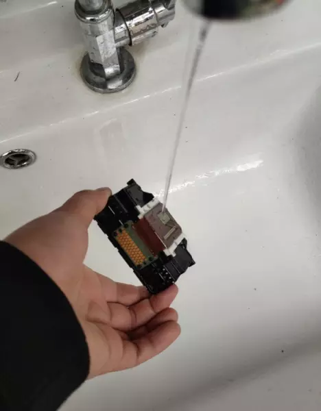 打印机墨盒怎样拆下来清洗干净(62)