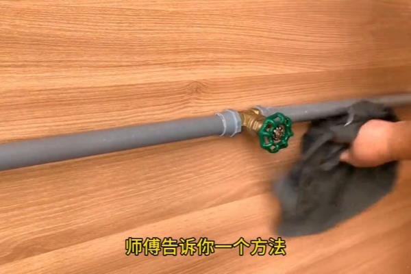 pvc管道漏水如何快速补漏用什么胶.