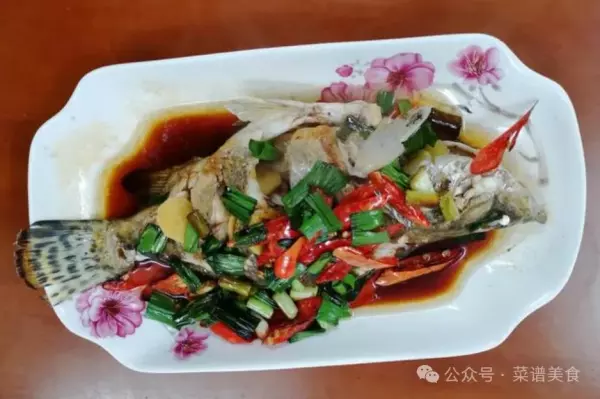 清蒸鲑鱼的最正宗做法(3)