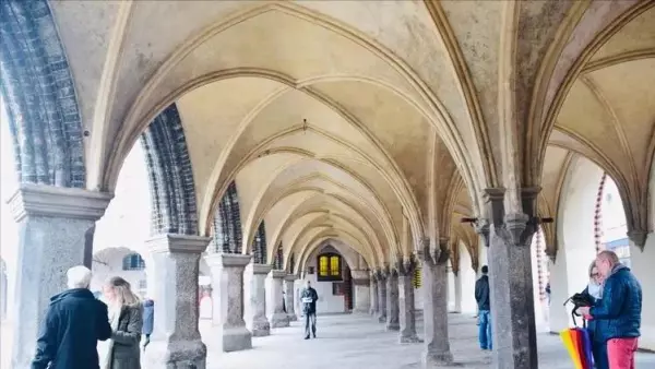 拜占庭式建筑和哥特式建筑的区别(14)